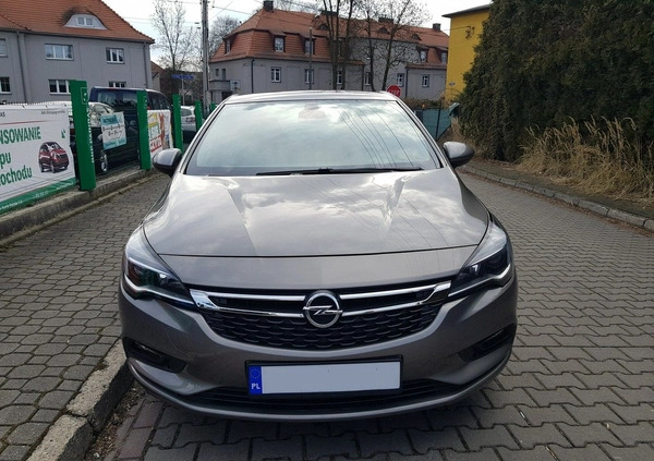 Opel Astra cena 47900 przebieg: 39999, rok produkcji 2017 z Czechowice-Dziedzice małe 137